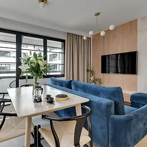 Doki Living By Blue Mandarin Parking & Foodhall Gdaňsk